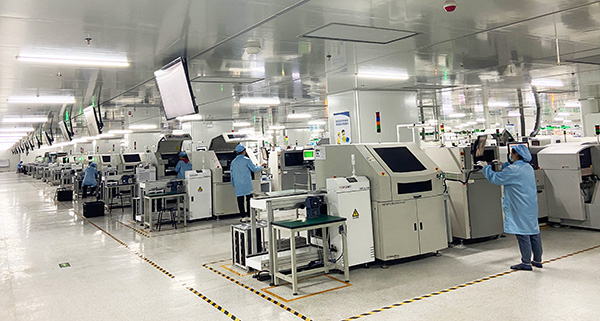 SMT整線(xiàn)設(shè)備車(chē)間 SMT整線(xiàn)設(shè)備車(chē)間